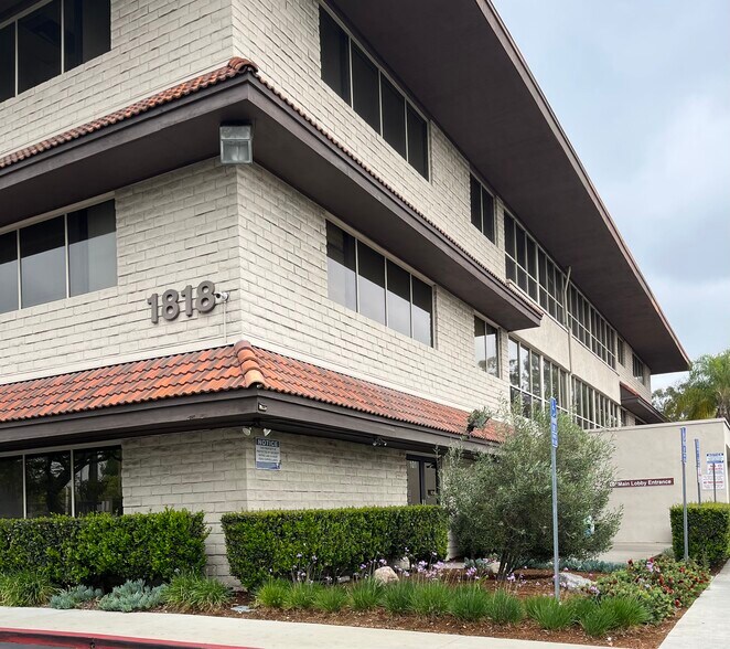 1818 N Orange Grove Ave, Pomona, CA à louer - Photo de l’immeuble – Image 1 sur 26