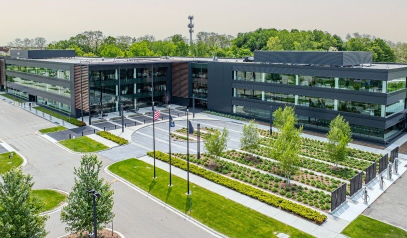 35555 W 12 Mile Rd, Farmington Hills, MI à louer - Photo de l’immeuble – Image 2 sur 14