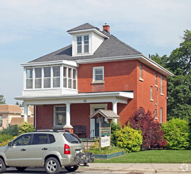 11 Brock St E, Uxbridge, ON à louer - Photo principale – Image 1 sur 3