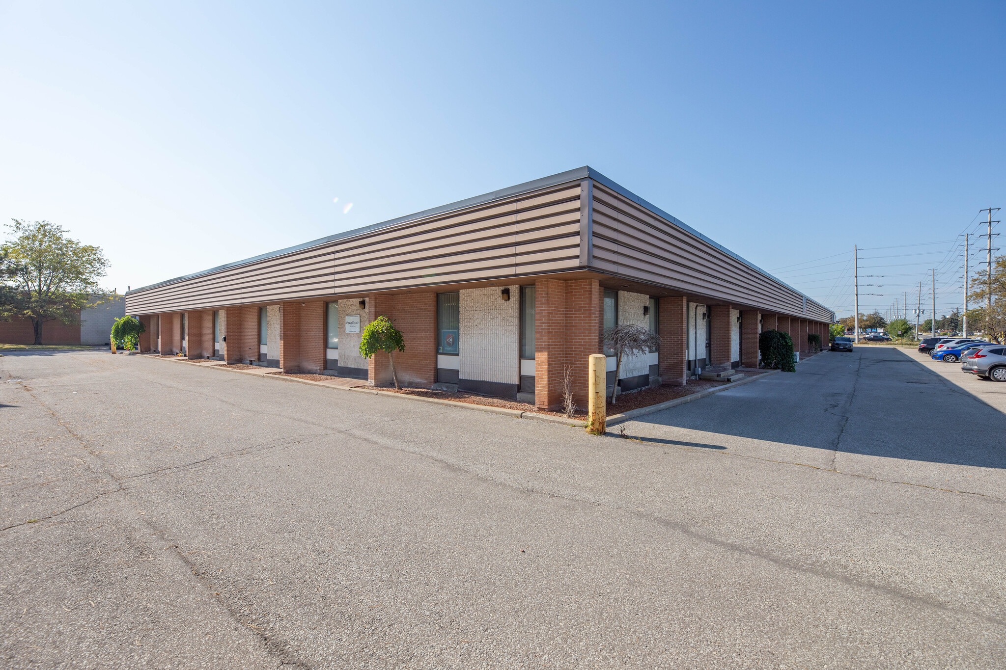 2708-2724 Rena Rd, Mississauga, ON à vendre Photo principale– Image 1 sur 8