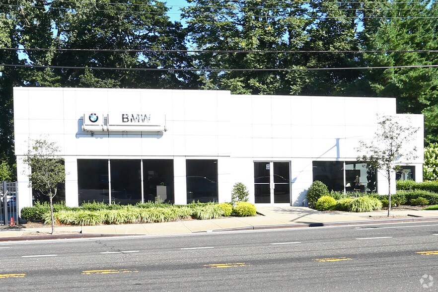 24721 Northern Blvd, Little Neck, NY à louer - Photo de l’immeuble – Image 3 sur 3