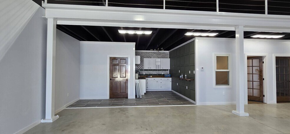 13021 Harmon Rd, Fort Worth, TX à louer - Photo de l’immeuble – Image 3 sur 20