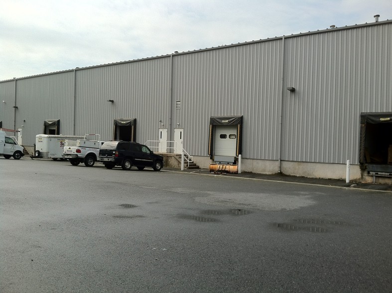 630 Municipal Dr, Nazareth, PA à louer - Photo de l’immeuble – Image 3 sur 13