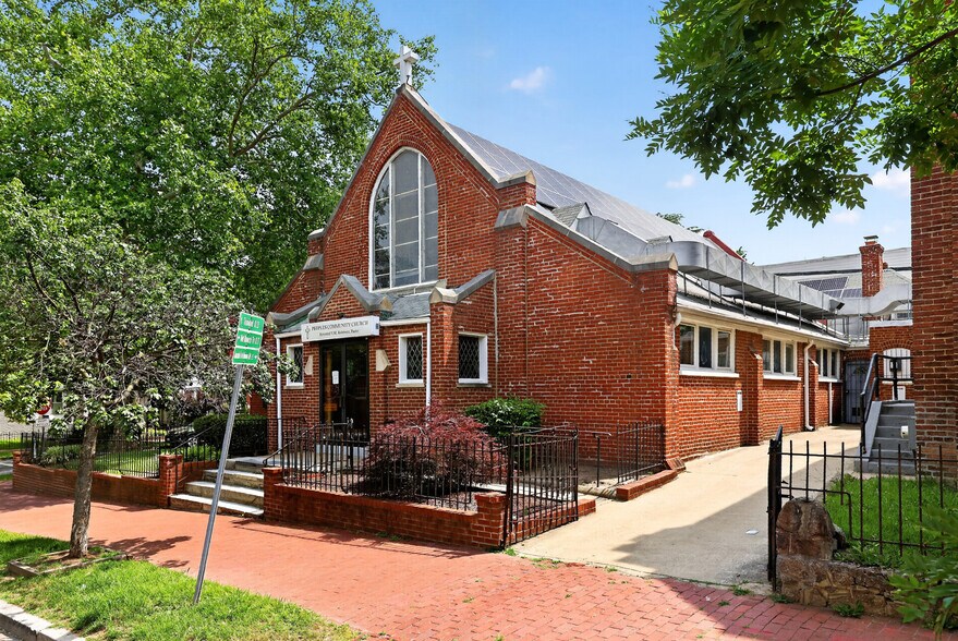 653 11th St NE, Washington, DC à vendre - Photo de l’immeuble – Image 3 sur 23