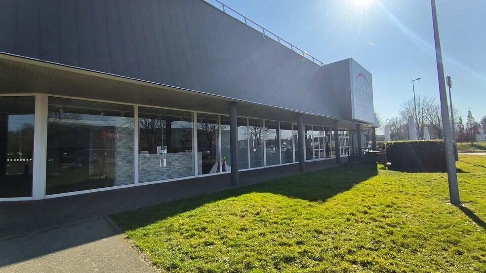 Local commercial dans Coignières à vendre - Photo de l’immeuble – Image 3 sur 4