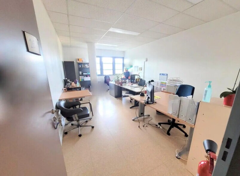 Bureau dans Poissy à louer - Photo de l’immeuble – Image 2 sur 31