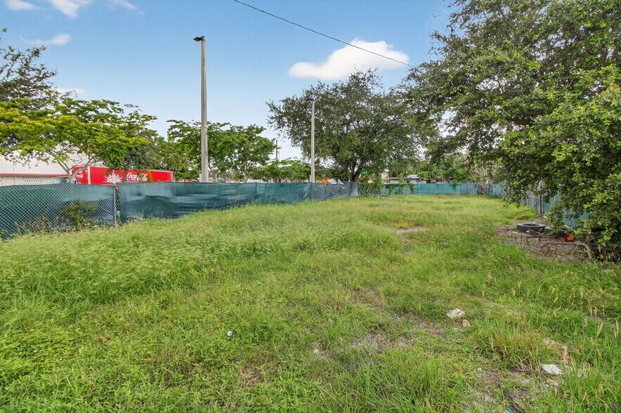 5434 NE Miami Ct, Miami, FL à vendre - Photo de l’immeuble – Image 2 sur 25
