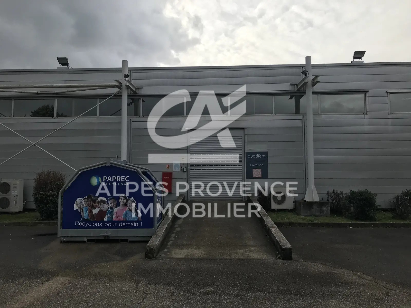 Local d'activités dans Cavaillon à vendre Photo de l’immeuble– Image 1 sur 4