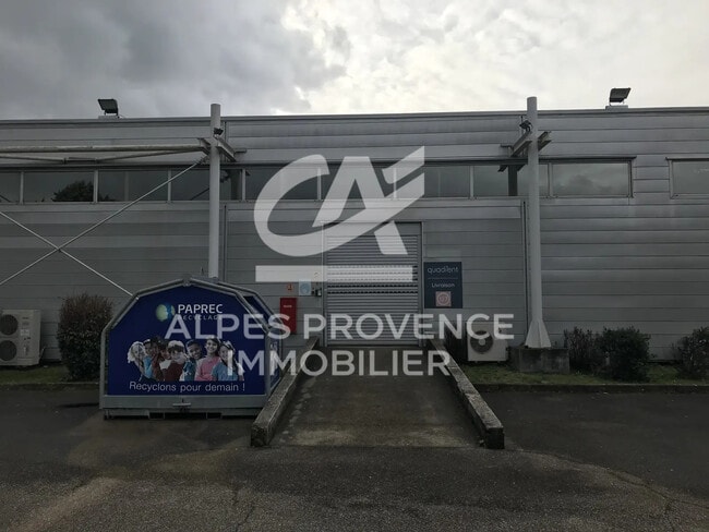 Plus de détails pour Local d’activités à vendre