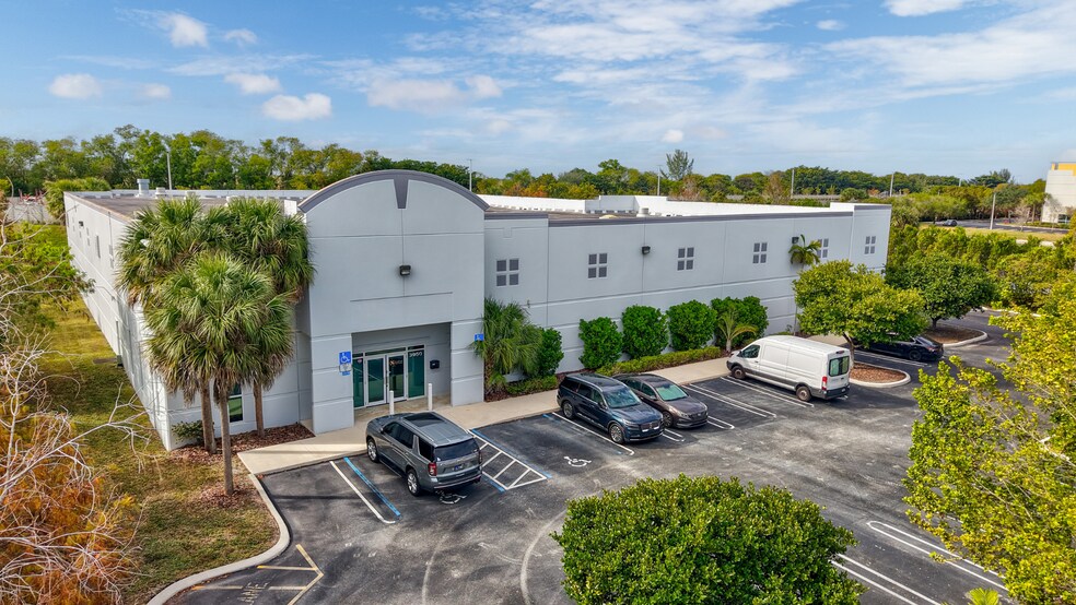3950 NW 126th Ave, Coral Springs, FL à louer - Photo de l’immeuble – Image 1 sur 8