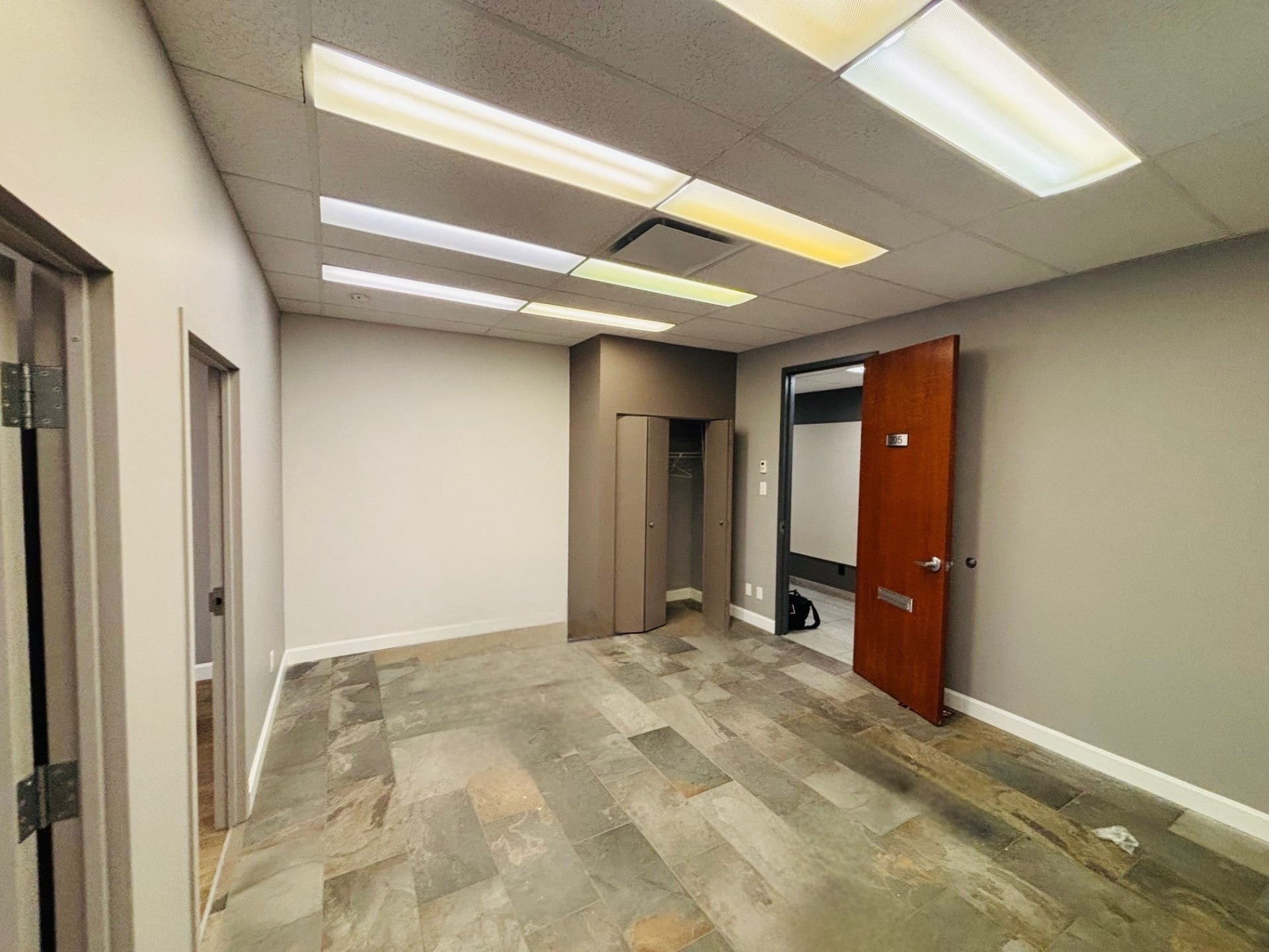 3505-3533 Boul de la Concorde E, Laval, QC à louer Photo intérieure– Image 1 sur 5