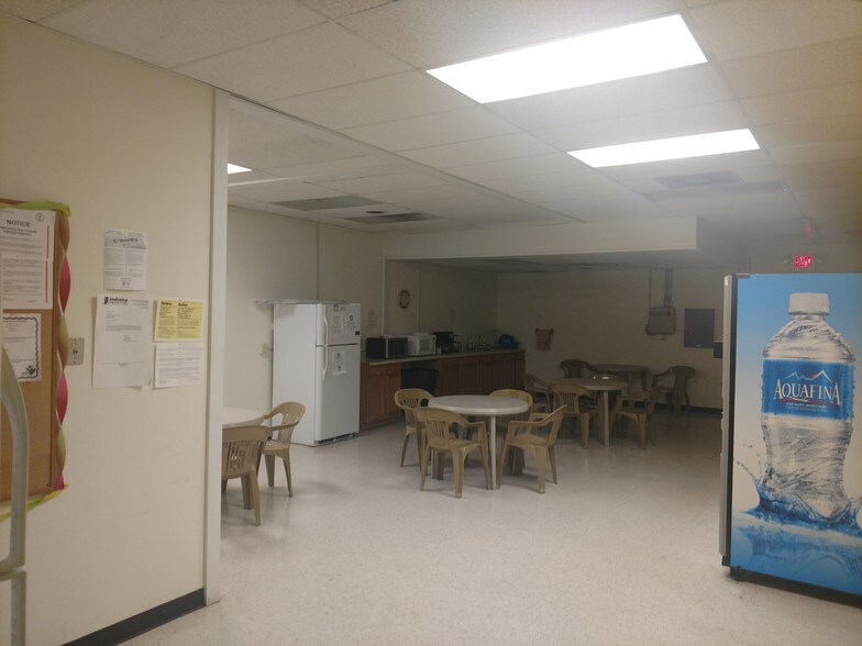 531 N Central Ave, Connersville, IN à louer - Photo intérieure – Image 2 sur 20