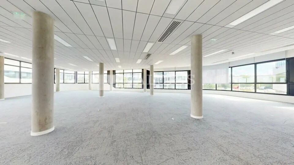 Bureau dans Champagne-au-Mont-d'Or à louer - Photo de l’immeuble – Image 2 sur 10