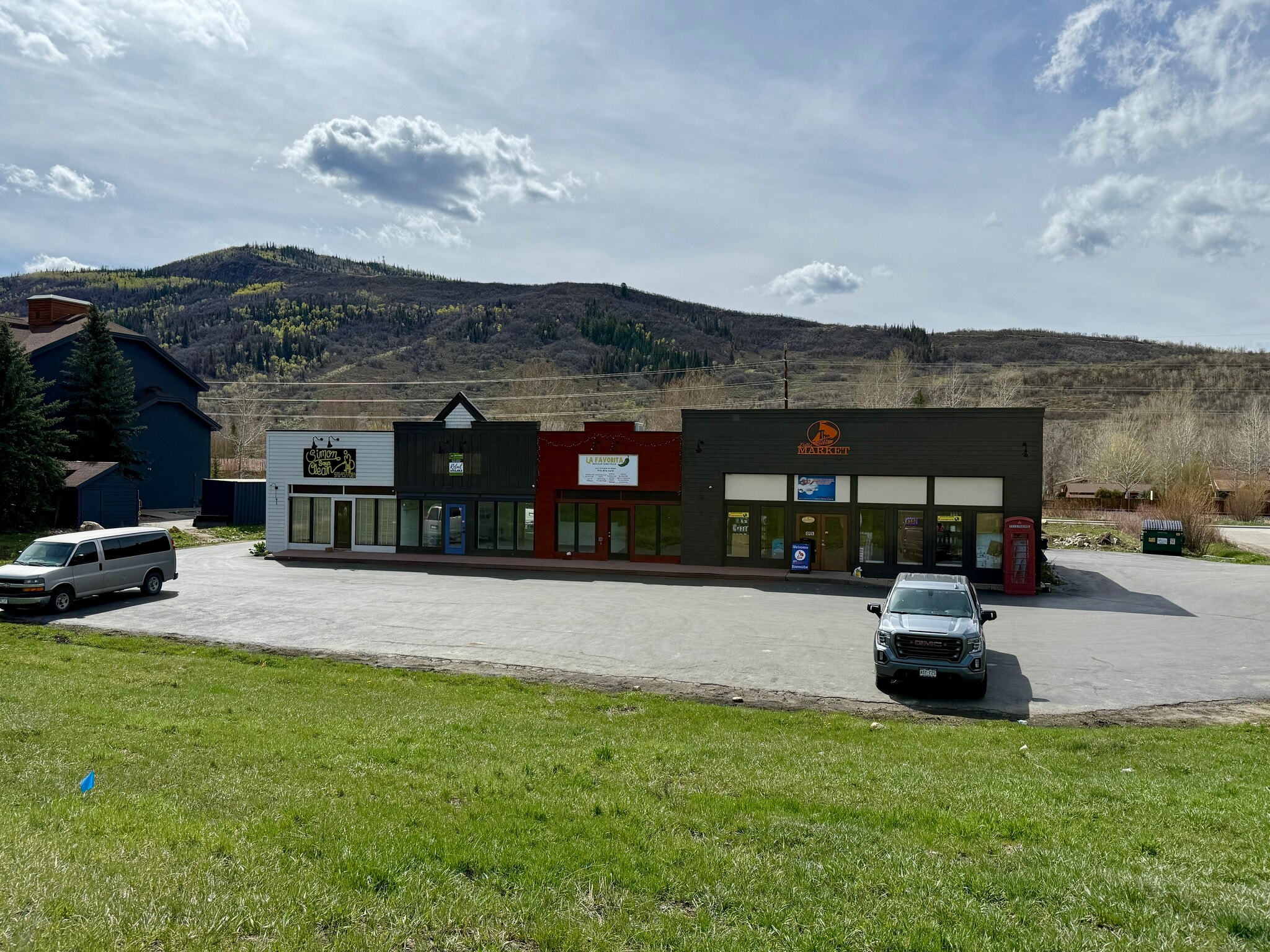 675 S Lincoln Ave, Steamboat Springs, CO à louer Photo de l’immeuble– Image 1 sur 13