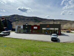 675 S Lincoln Ave, Steamboat Springs, CO à louer Photo de l’immeuble– Image 1 sur 13