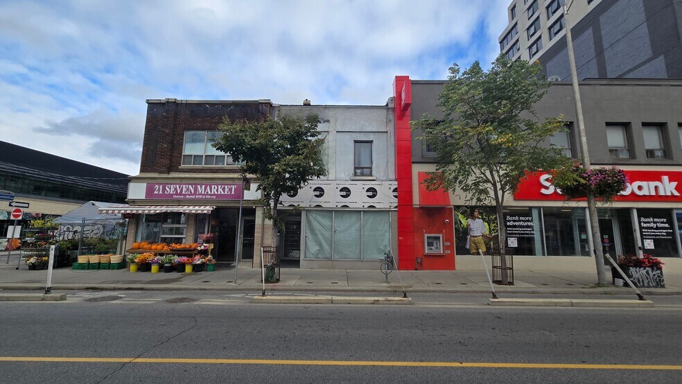 998 Bloor St W, Toronto, ON à louer - Photo de l’immeuble – Image 3 sur 10