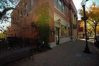 100-104 N Main St, Saint Charles, MO à louer Photo intérieure– Image 1 sur 11