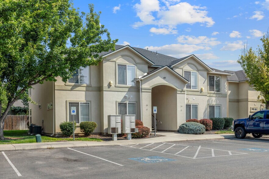 1805 E Overland Rd, Meridian, ID à vendre - Photo de l’immeuble – Image 2 sur 30