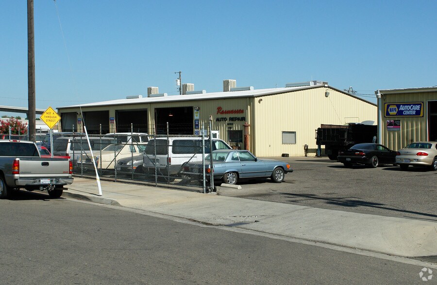 4587 E Tyler Ave, Fresno, CA à vendre - Photo de l’immeuble – Image 2 sur 2