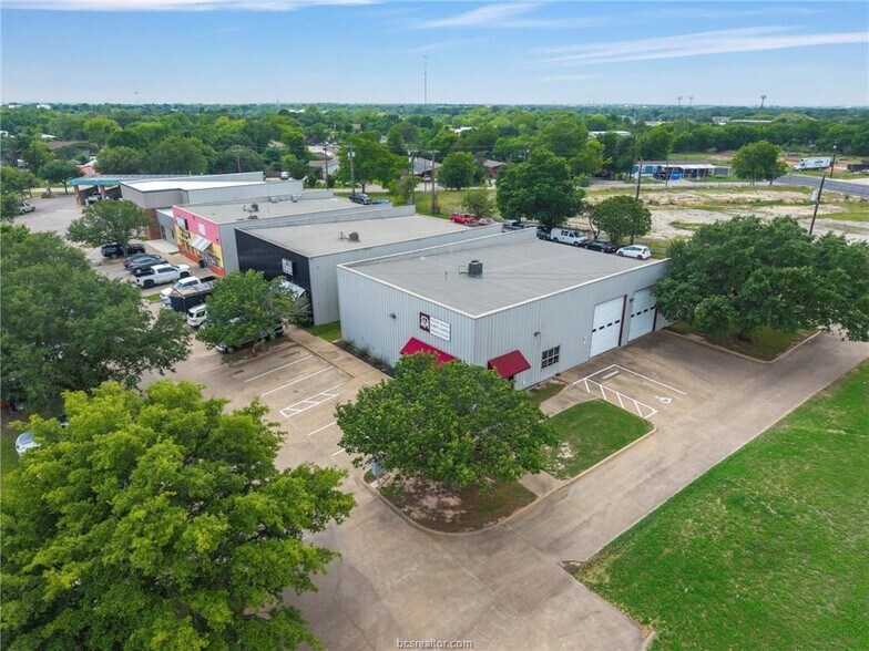 1134 Finfeather Rd, Bryan, TX à vendre - Photo de l’immeuble – Image 3 sur 9
