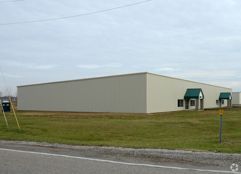 2112 Jim Neu Dr, Plymouth, IN à louer - Photo principale – Image 1 sur 3