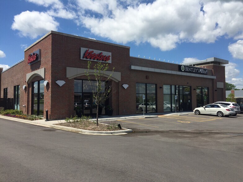 17260-17300 W Bluemound Rd, Brookfield, WI à louer - Photo de l’immeuble – Image 1 sur 6