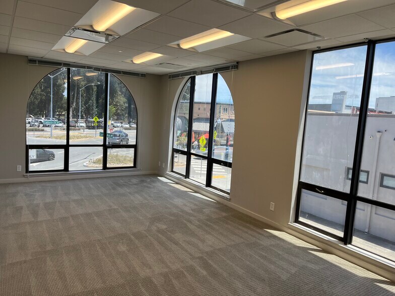345 Lorton Ave, Burlingame, CA à louer - Photo de l’immeuble – Image 3 sur 4