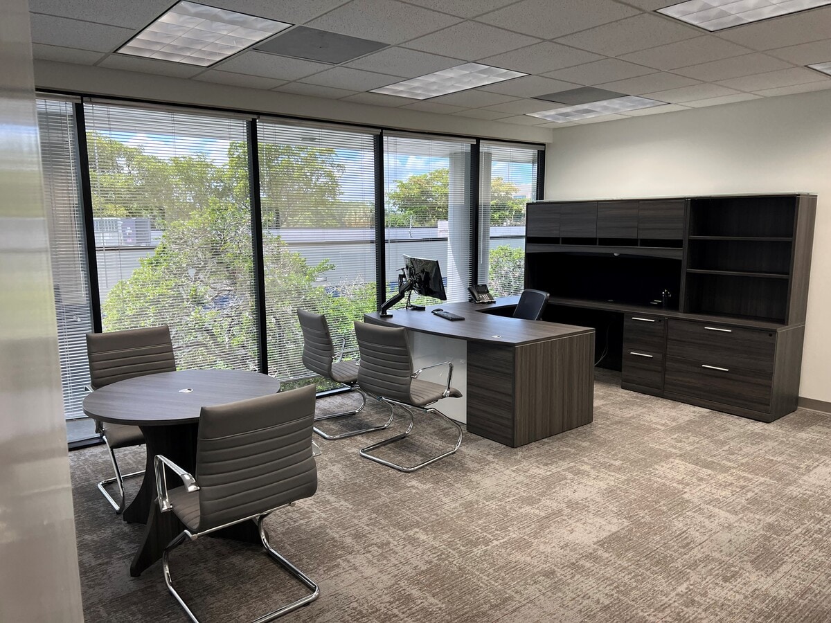 3333 W Commercial Blvd, Fort Lauderdale, FL 33309 - Lot 210B - - Photo intérieure - Image 2 of 6
