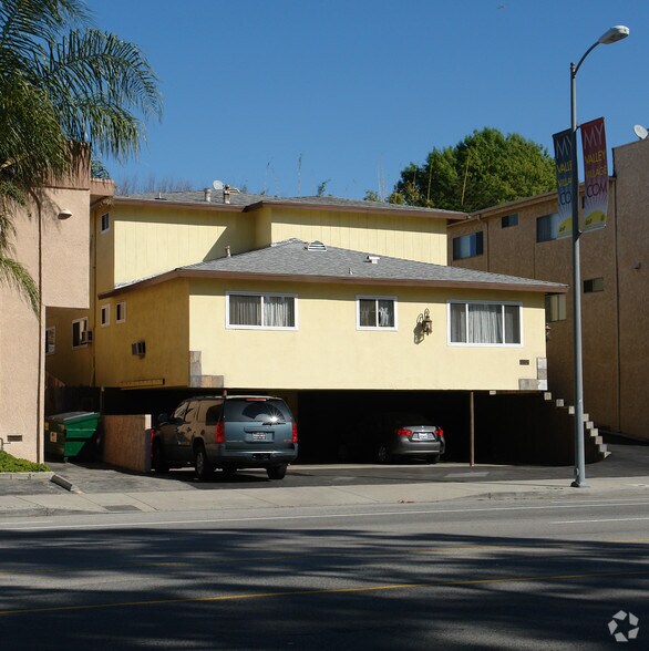 12325 Riverside Dr, Valley Village, CA à vendre - Photo de l’immeuble – Image 1 sur 8