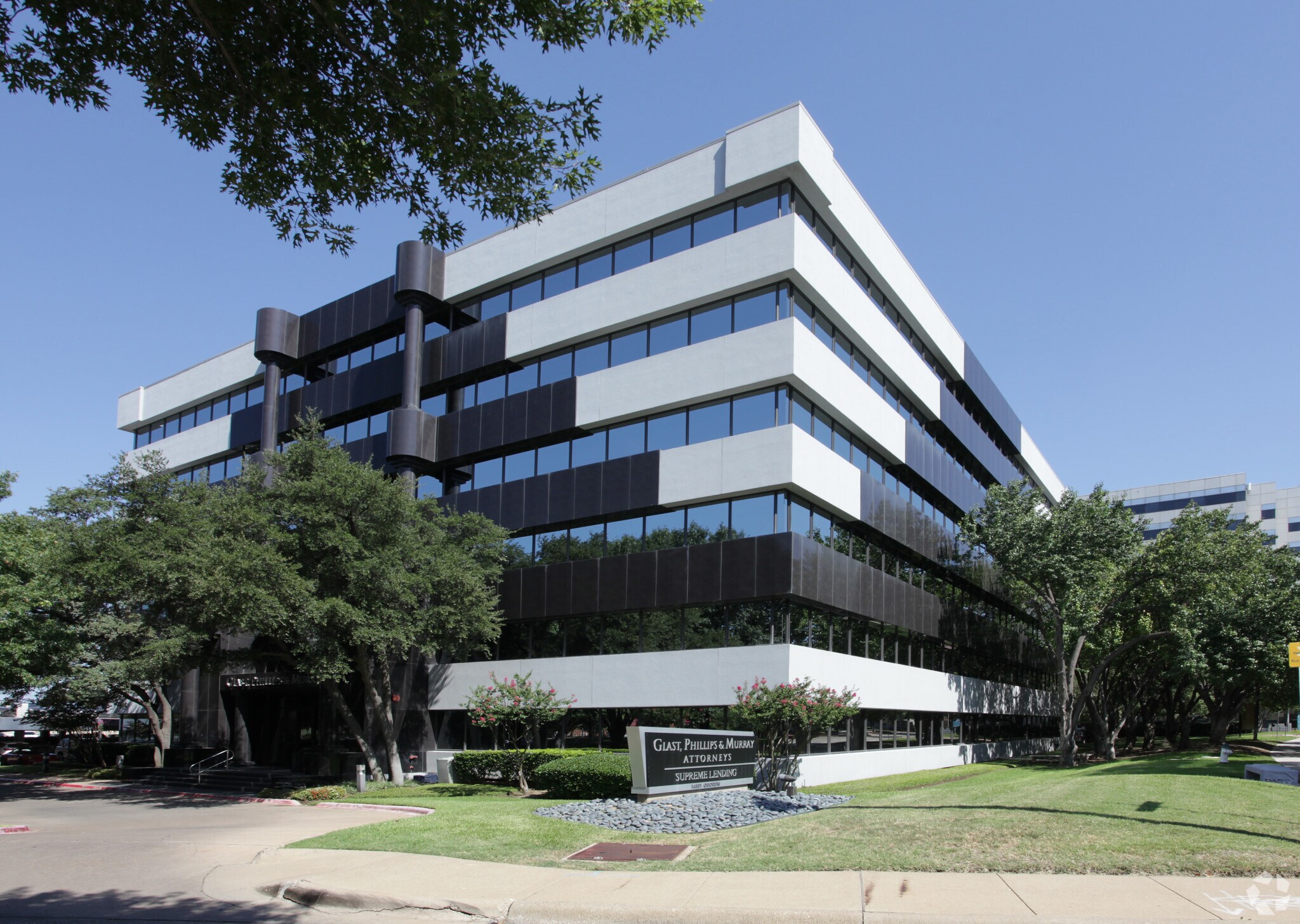 14801 Quorum Dr, Addison, TX à louer Photo de l’immeuble– Image 1 sur 7