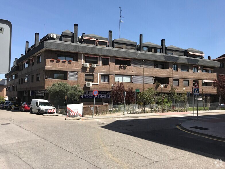 Calle Andrés Segovia, 1, Las Rozas de Madrid, Madrid à vendre - Photo de l’immeuble – Image 2 sur 2