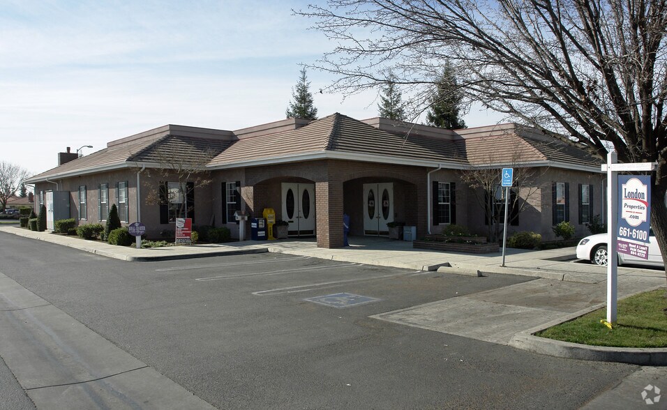 1445 N Schnoor St, Madera, CA à vendre - Photo de l’immeuble – Image 3 sur 5