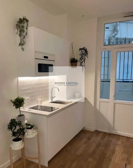 Local commercial dans Paris à louer - Photo de l’immeuble – Image 3 sur 3