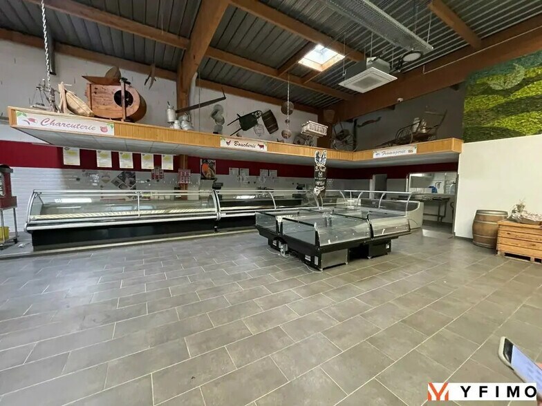 Local d'activités dans Buchelay à vendre - Photo de l’immeuble – Image 2 sur 4