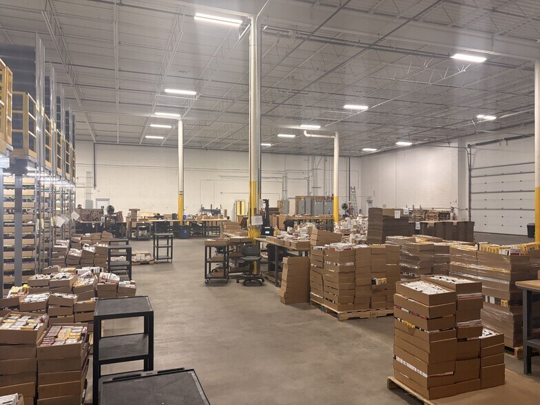 22555 Ascoa Ct, Strongsville, OH à vendre - Photo de l’immeuble – Image 2 sur 13