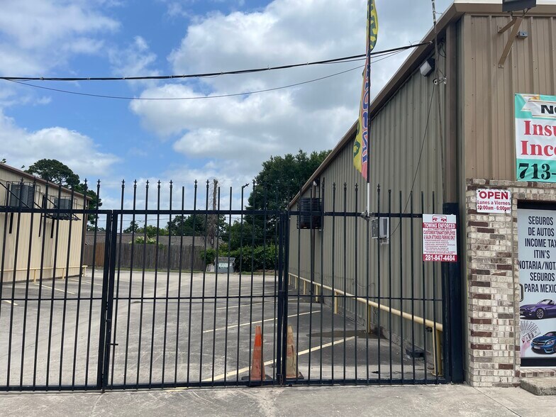 461 W Gulf Bank Rd, Houston, TX à louer - Photo de l’immeuble – Image 3 sur 22