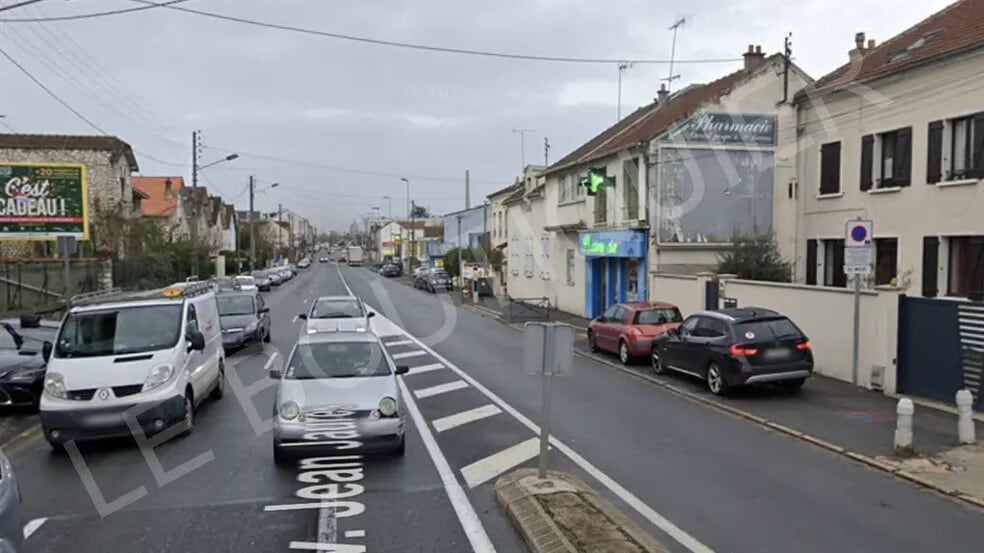 Local commercial dans Dammarie-les-Lys à vendre - Photo de l’immeuble – Image 1 sur 3