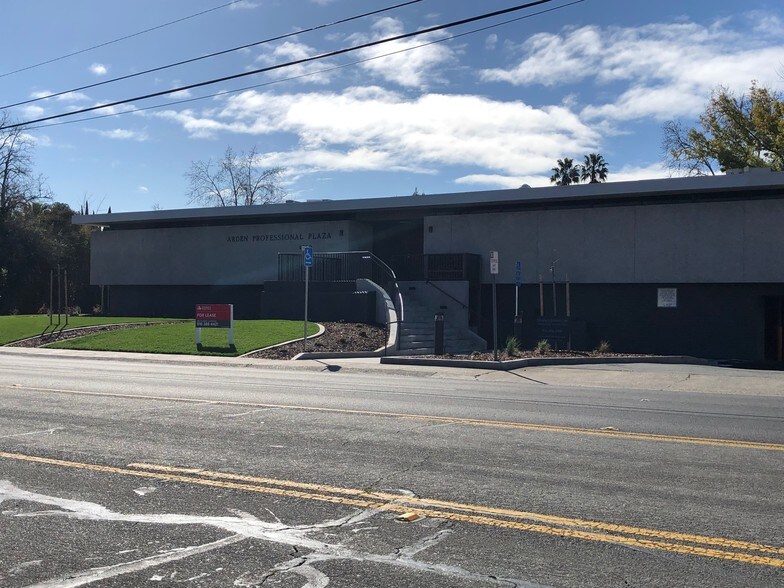 4360 Arden Way, Sacramento, CA à louer - Photo de l’immeuble – Image 1 sur 11