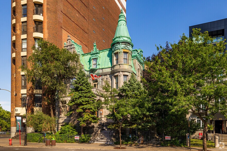 434-438 Rue Sherbrooke E, Montréal, QC à louer - Photo de l’immeuble – Image 2 sur 3