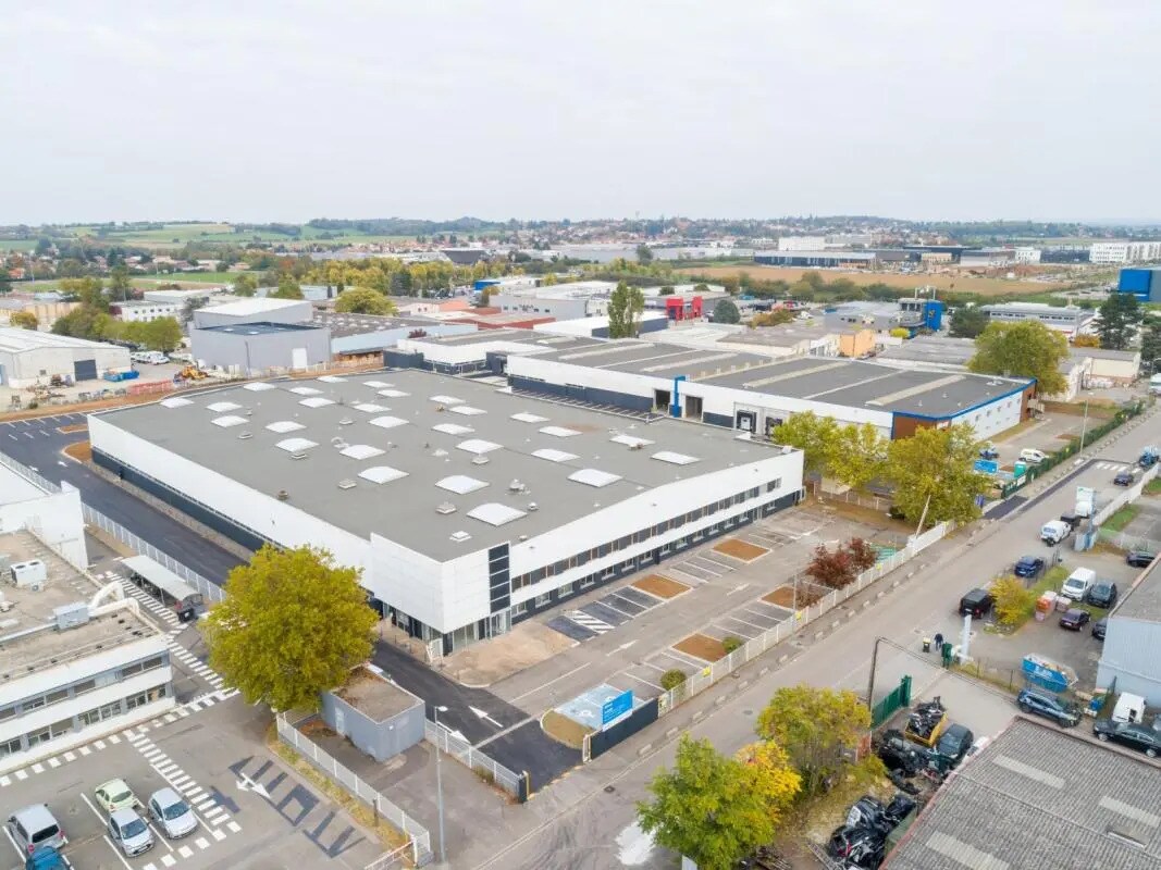 Local d’activités dans Chassieu à louer Photo de l’immeuble– Image 1 sur 25