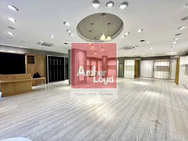 Plus de détails pour Local commercial à louer