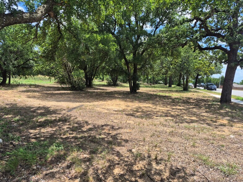 4651-4663 Berry St, Fort Worth, TX à vendre - Photo de l’immeuble – Image 2 sur 2