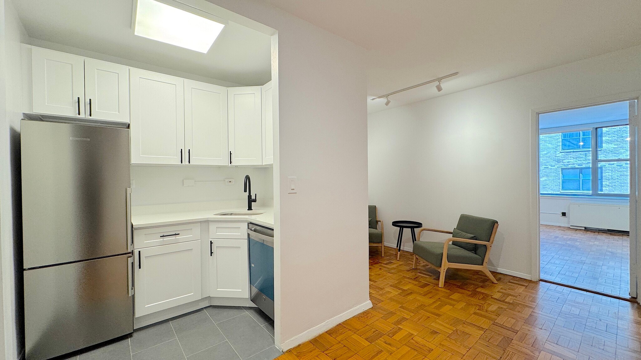155 E 55th St, New York, NY à louer Photo de l’immeuble– Image 1 sur 9