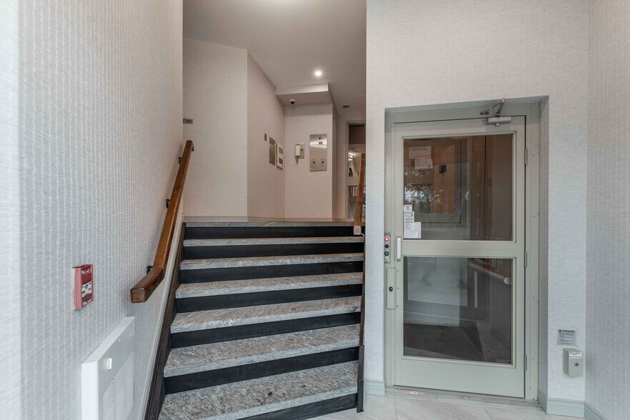 80 9th St E, Owen Sound, ON à vendre - Photo de l’immeuble – Image 2 sur 6