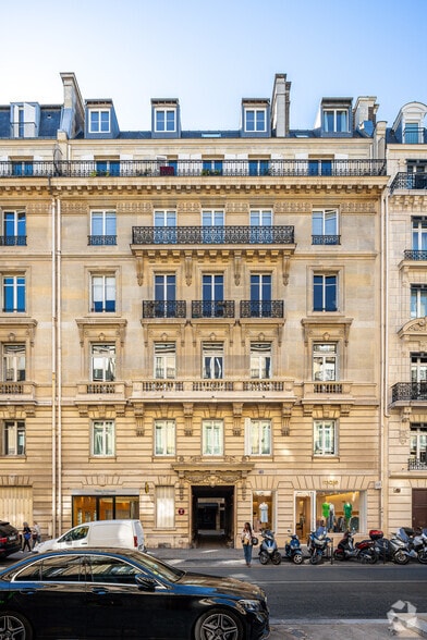 58 Rue Pierre Charron, Paris à louer - Photo de l’immeuble – Image 3 sur 3