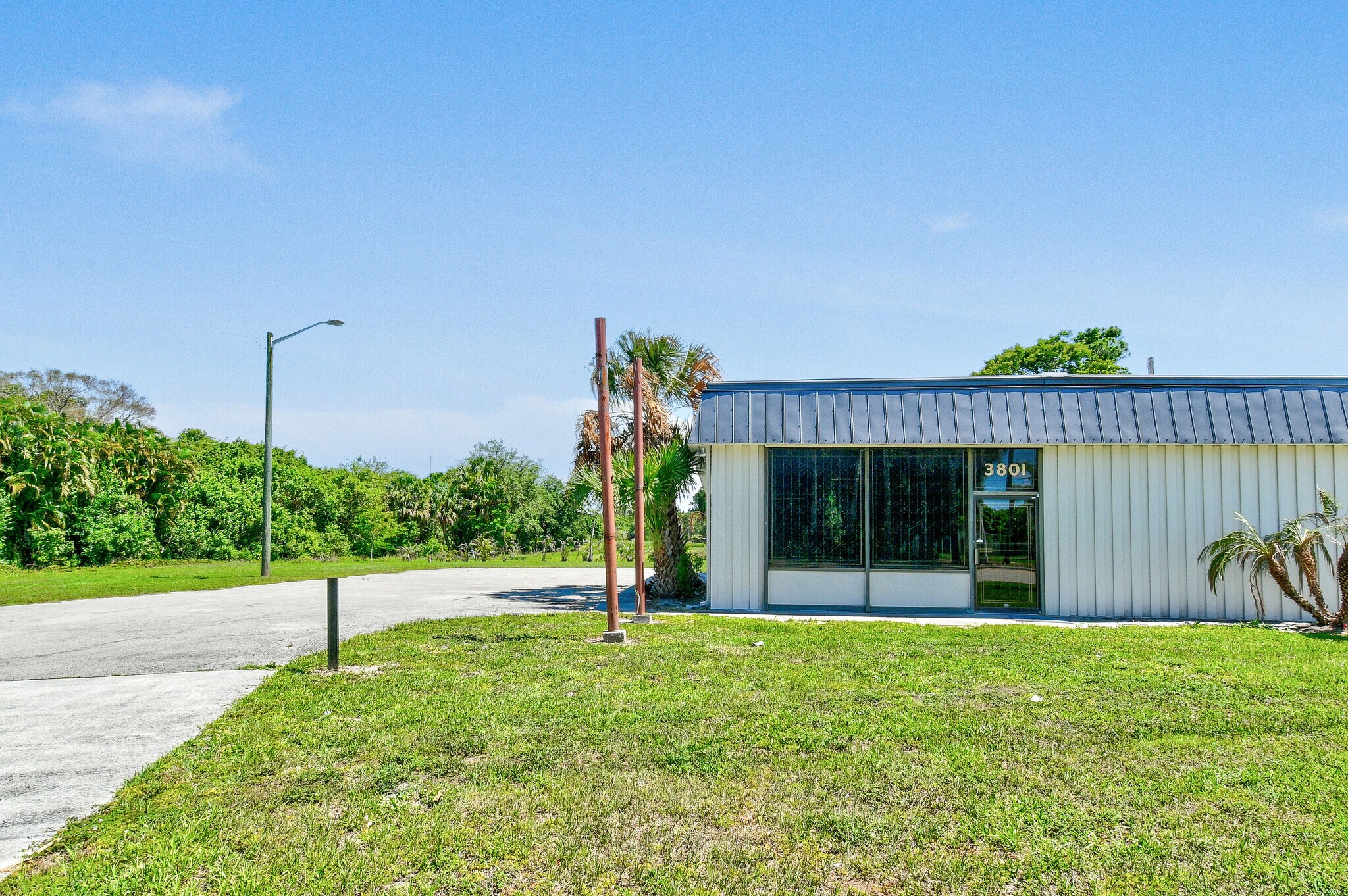 3801 Okeechobee Rd, Fort Pierce, FL à louer Photo principale– Image 1 sur 12