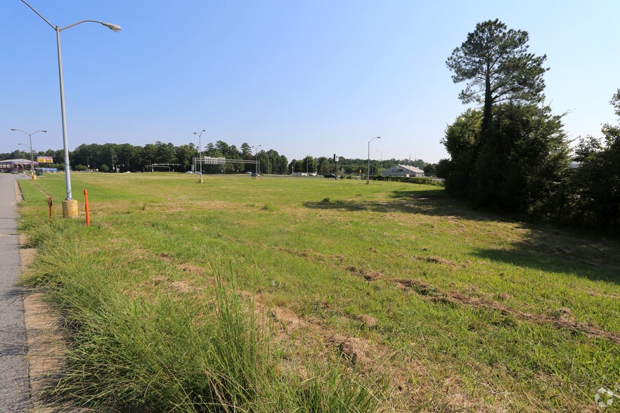 5702 Jefferson Davis Hwy, Richmond, VA à louer - Photo principale – Image 1 sur 5