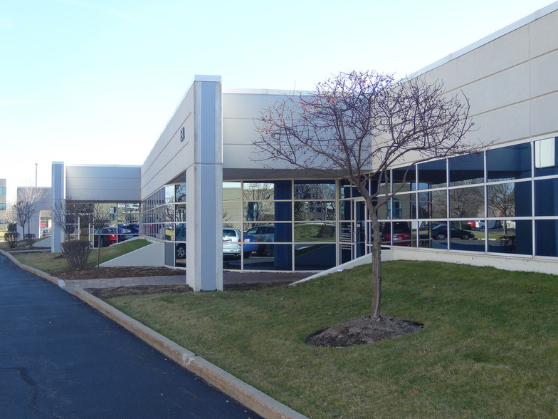 1551-1555 Bond St, Naperville, IL à louer - Photo de l’immeuble – Image 3 sur 6