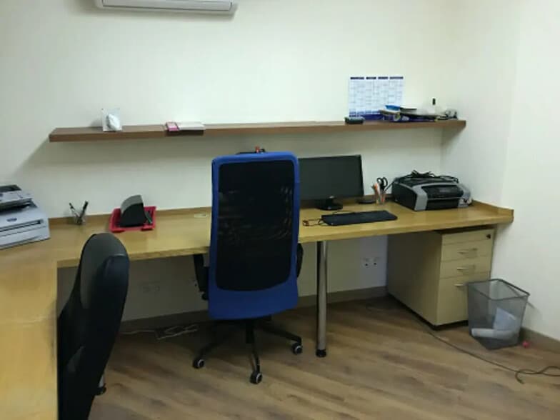 Bureau dans Calais à louer - Photo de l’immeuble – Image 3 sur 10