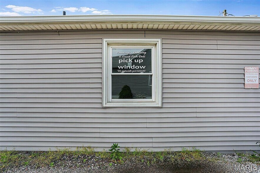 2112 S Center St, Maryville, IL à vendre - Photo principale – Image 2 sur 20
